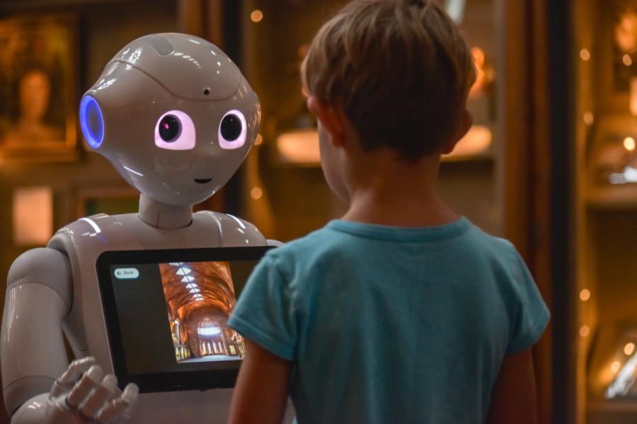 Децата по-лесно споделят своите преживявания с роботи, отколкото с възрастни
