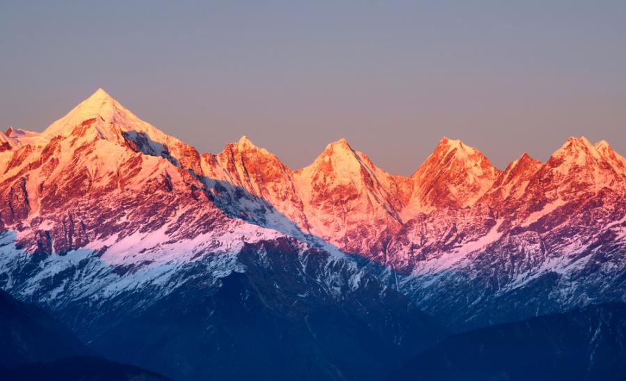 Коя е най-дългата планинска верига на Земята?