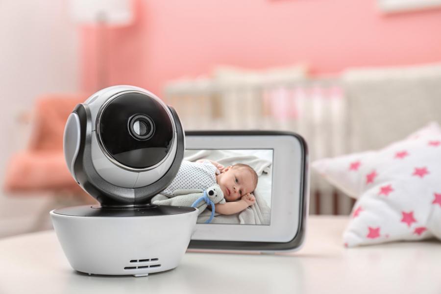 Хакери наблюдават домовете на родителите през камерите на бебефоните