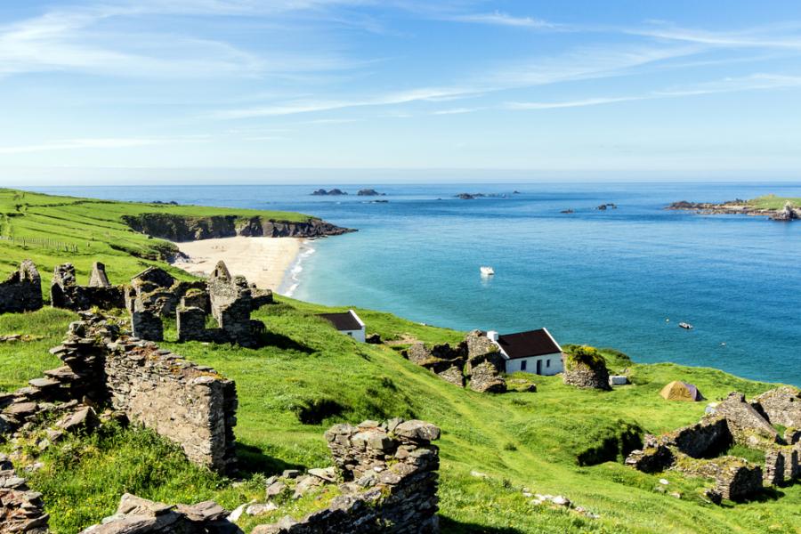Търсят се двама души, които да живеят безплатно на отдалечен остров в Ирландия