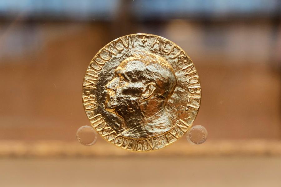 Еманюел Шарпантие и Дженифър А. Даудна  грабнаха Нобела за химия за създаването на генетична ножица