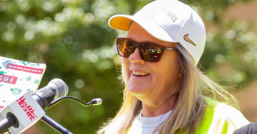 Как мрежата беше завладяна от конспиративните теории на д-р Джуди Майковиц срещу COVID-19