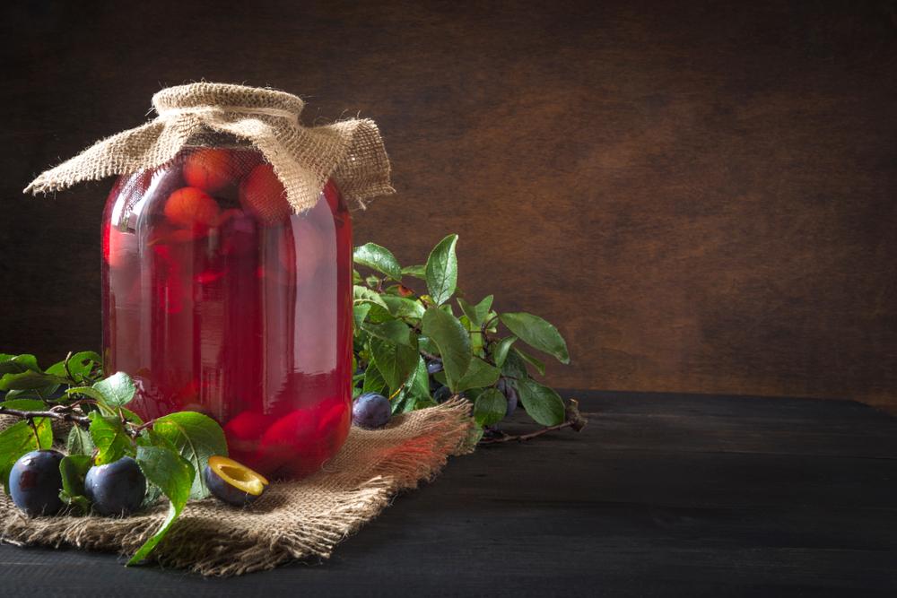 Виц: Прокурор вари компоти