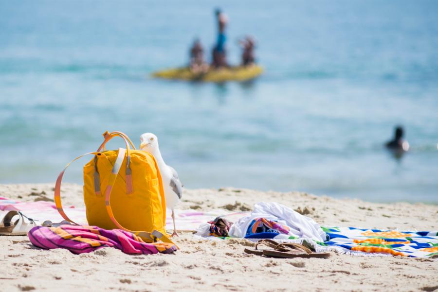 8 идеи как да опазите ценните вещи на плажа