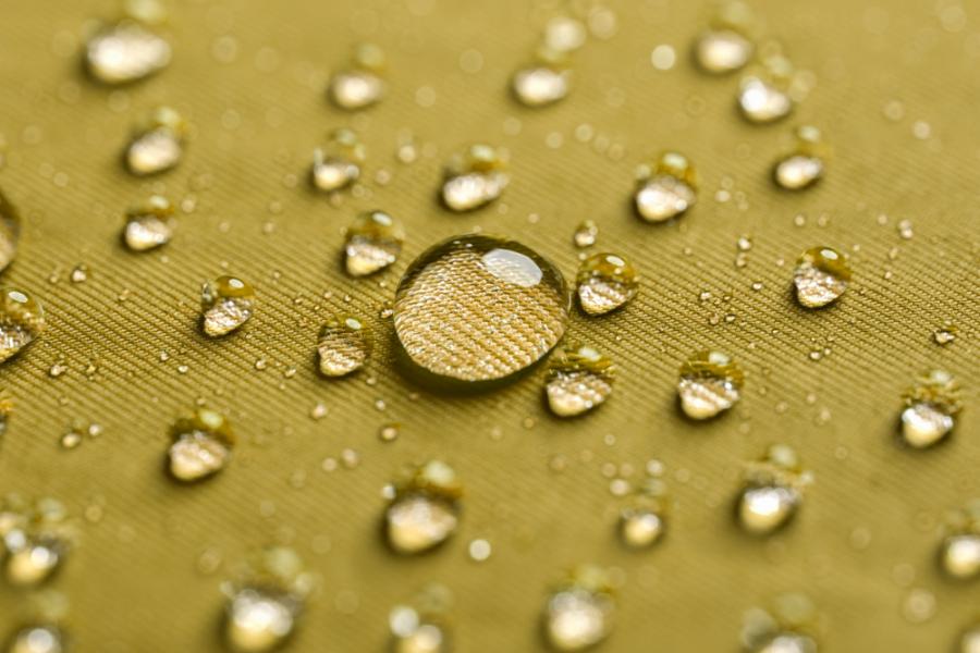 Учени създадоха хидрофобно покритие, което не се мокри с месеци
