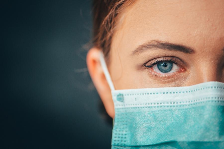 120 медици ще помагат на болни с COVID-19 в интернет