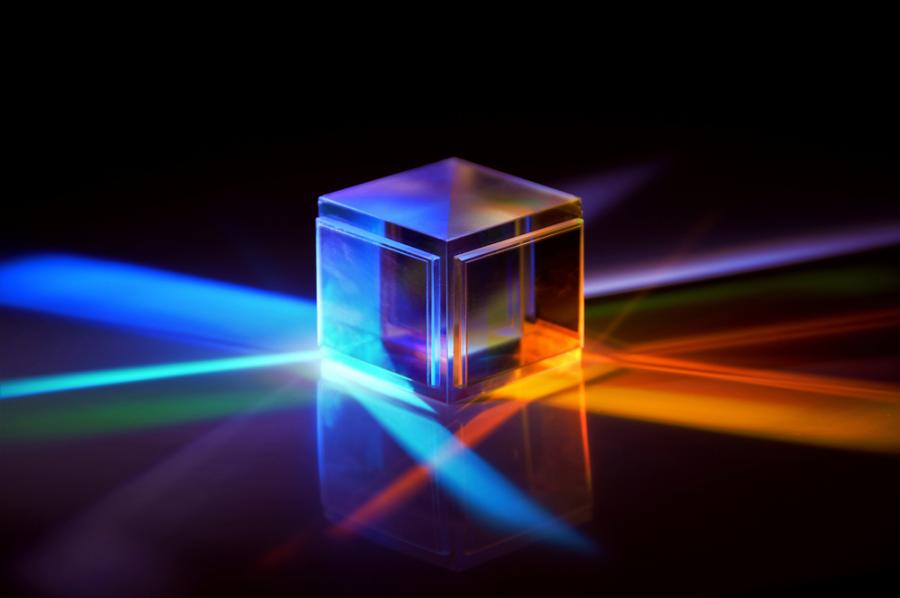 Експерименти със светлина донесоха Нобелова награда за физика на Пиер Агостини, Ференц Краус и Ан Л'Юийе 