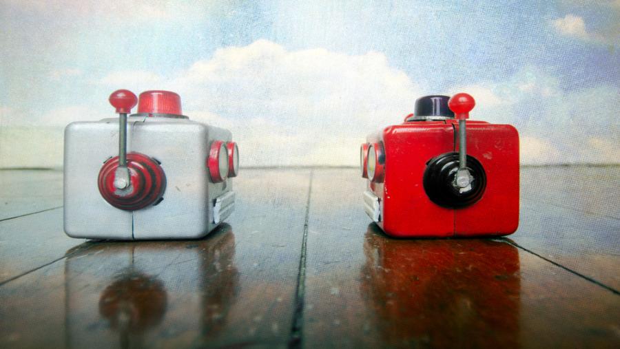 Вижте как два изкуствени интелекта осъзнават, че не разговарят с хора, и минават на собствен „език“