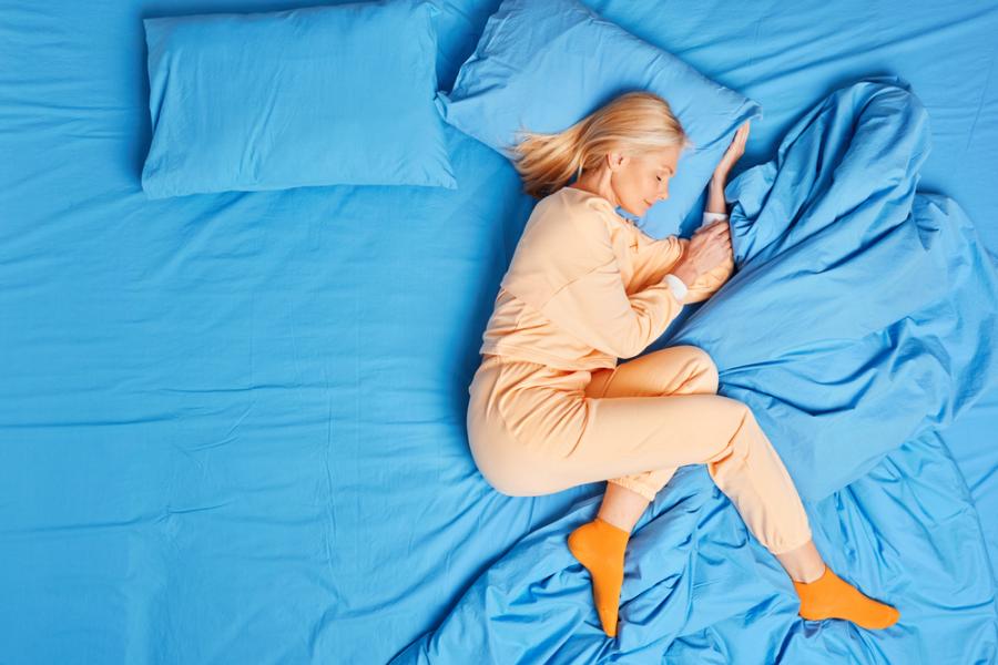 Позата за сън, която натоварва най-малко гръбначния ви стълб