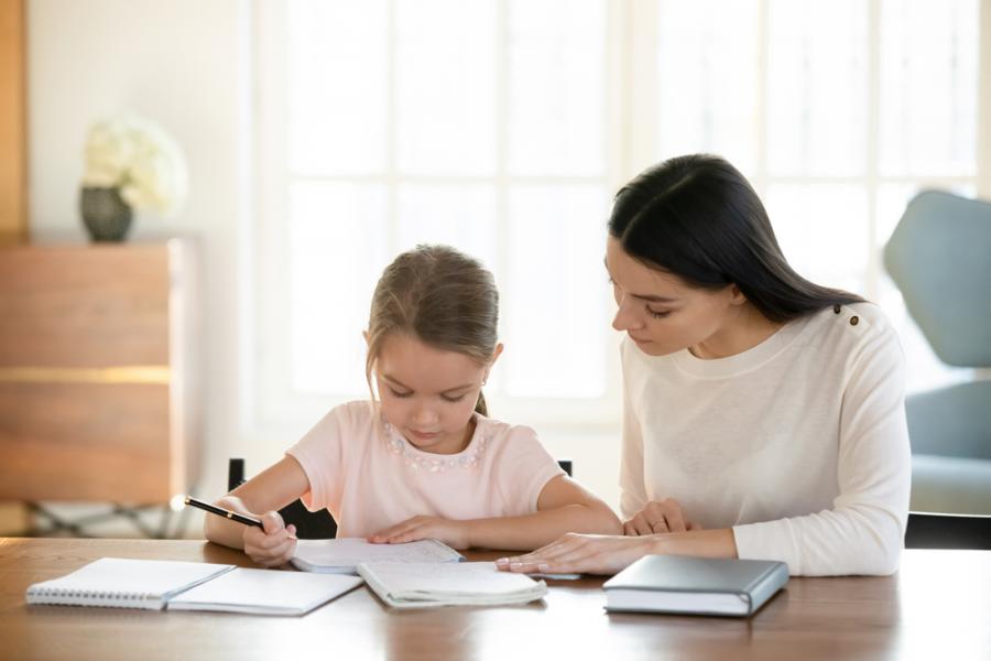 Защо родителите са бесни, когато трябва да учат с децата 
