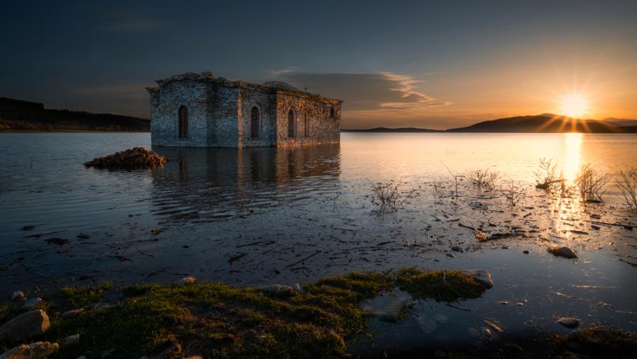 „Потопената църква“ – безмълвен спомен от друго време