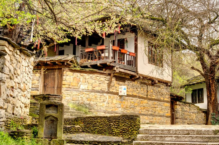 По калдъръма на времето: Разходка из стария Ловеч