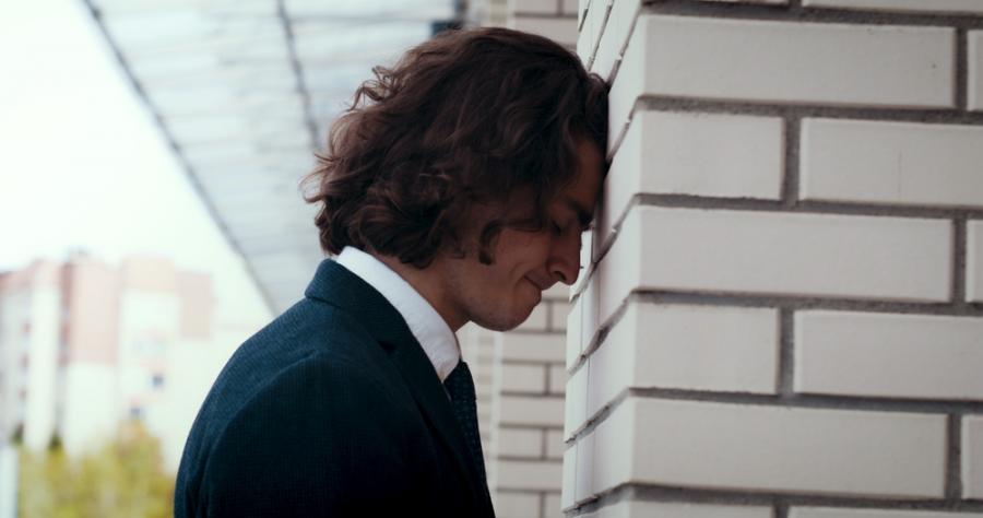 Дали приятелят ви не крие от вас, че вече е безработен?