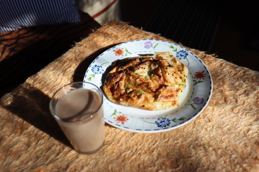 Виц: Какво ползвам, за да не ми паднат панталоните