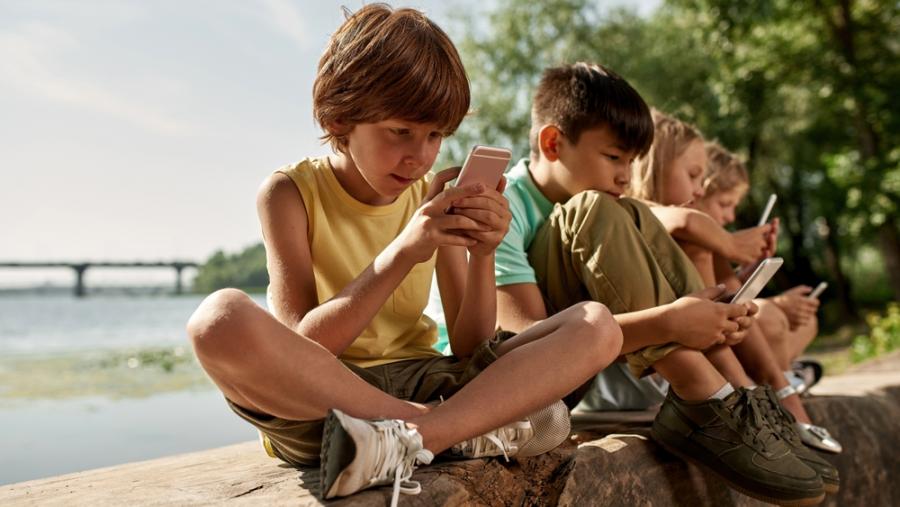 Голямо изследване поставя в контекст вредното влияние на екраните върху децата