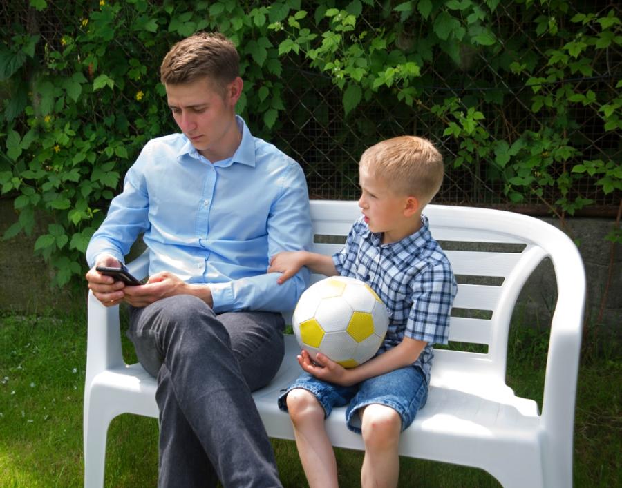 Таткото не играе с детето: какво да правите 