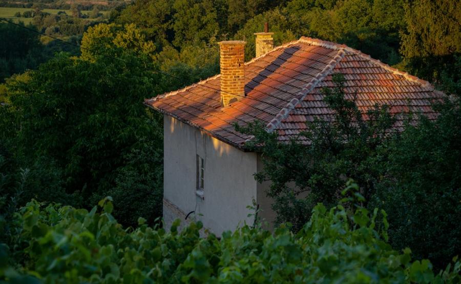 Невидимият гигант: защо обновяването на българските къщи буксува