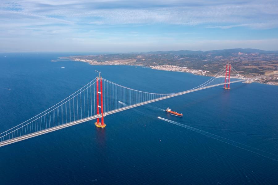 Най-дългият висящ мост в света свързва Европа и Азия
