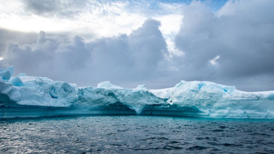 През юни антарктическият морски лед достигна тревожно ниски нива 