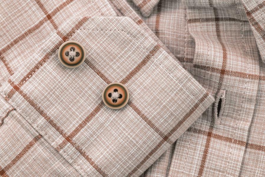 Защо мъжките и дамските ризи се закопчават в различни посоки?