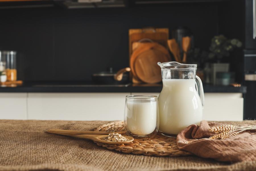 Кои са основните ползи от прясното мляко?