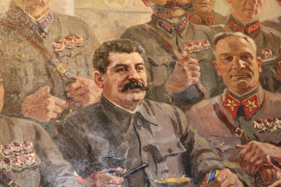 Виц: На Червения площад в Москва, Русия някакъв човек крещял