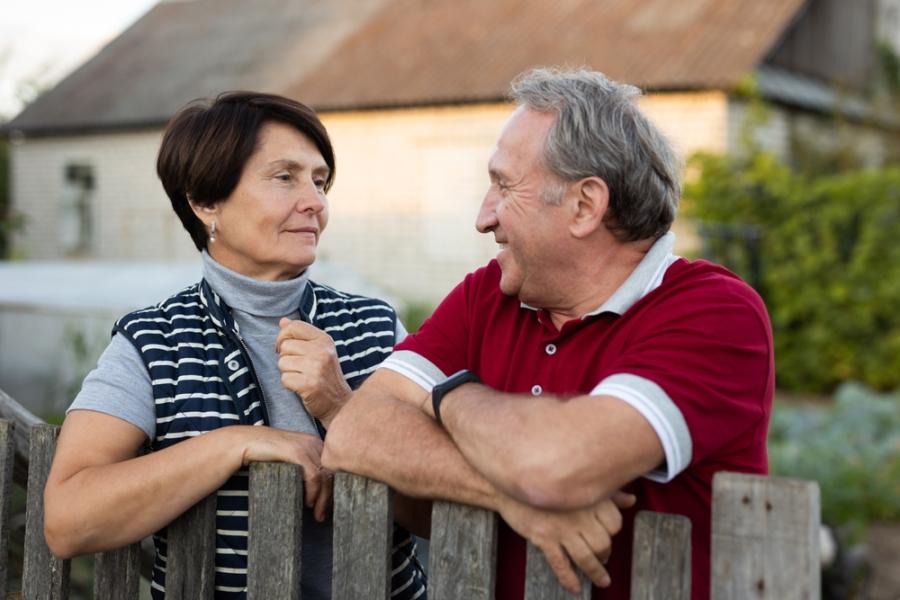 Виц: Пено, ти да не си ми изневерила с философа на селото?