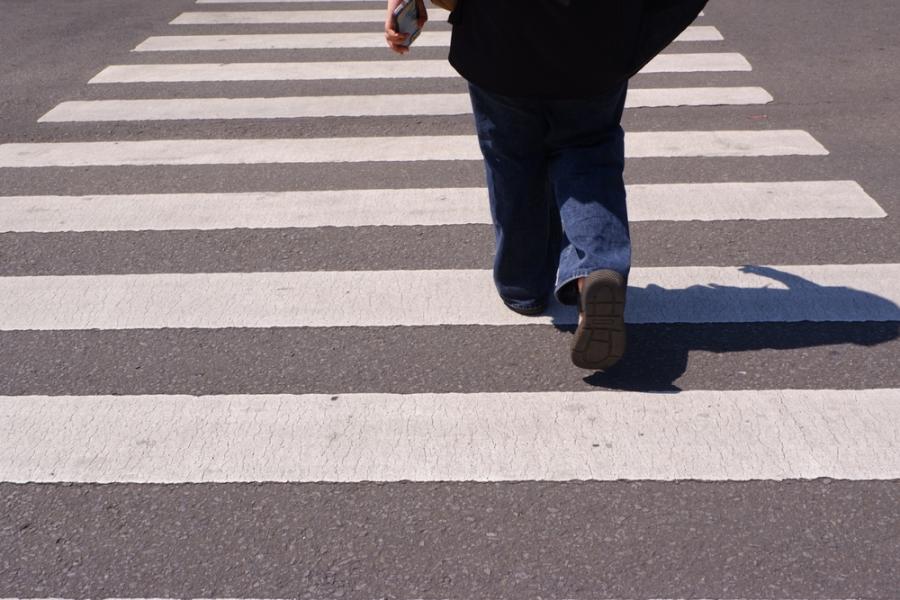 Виц: Кой пресича най-внимателно?