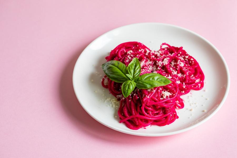 Барби паста – рецепта за розови спагети