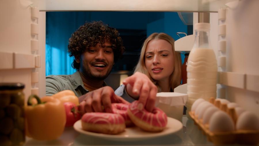 Виц: Жена, на диета съм!