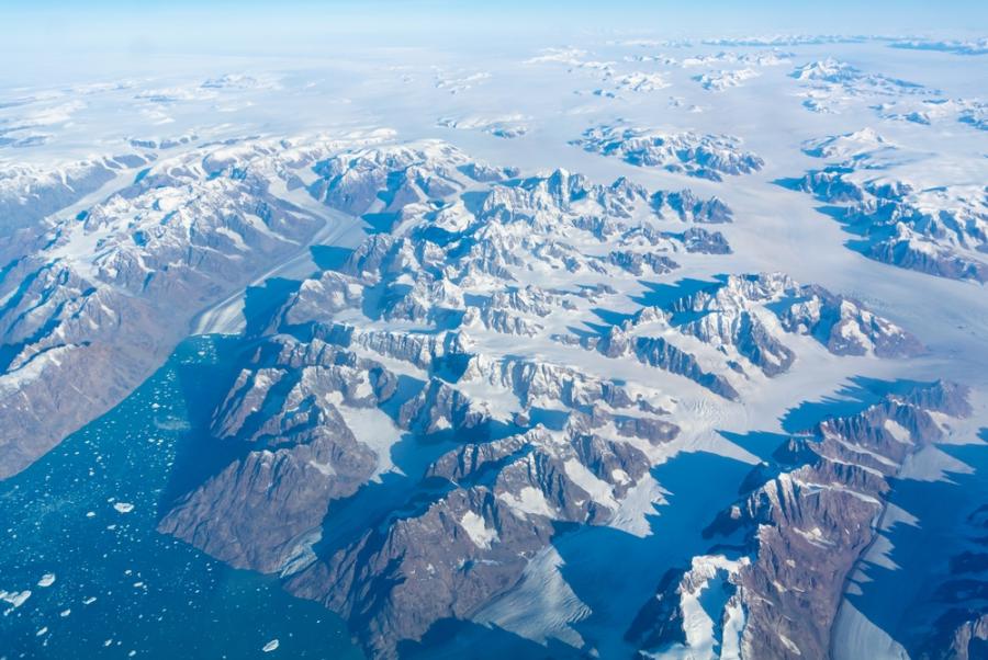 Учени разкриха как се е свивала ледената шапка на Гренландия през изминалите 40 години 