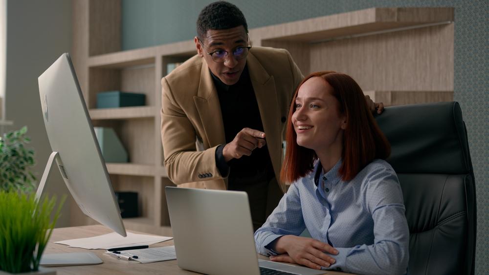 Виц: Шефът вика фирмения психолог