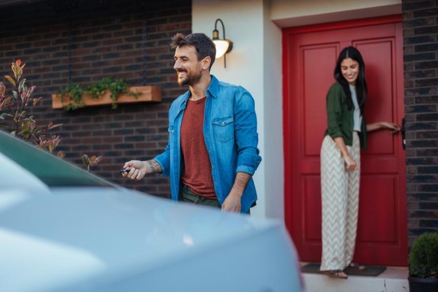 Виц: Скъпи, само се върни жив