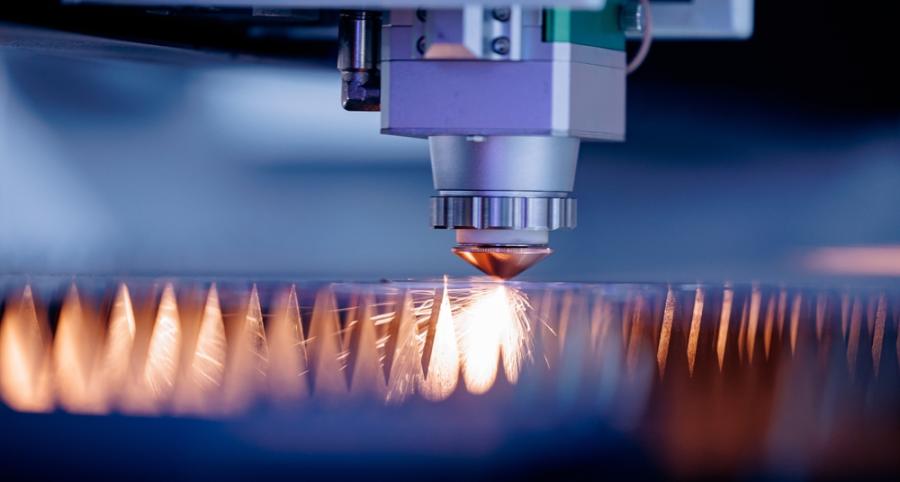 Нов тип повърхностно излъчващ лазер работи стабилно при стайна температура