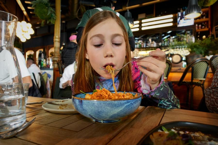 Педиатрите: това са най-вредните храни за деца до 12-годишна възраст