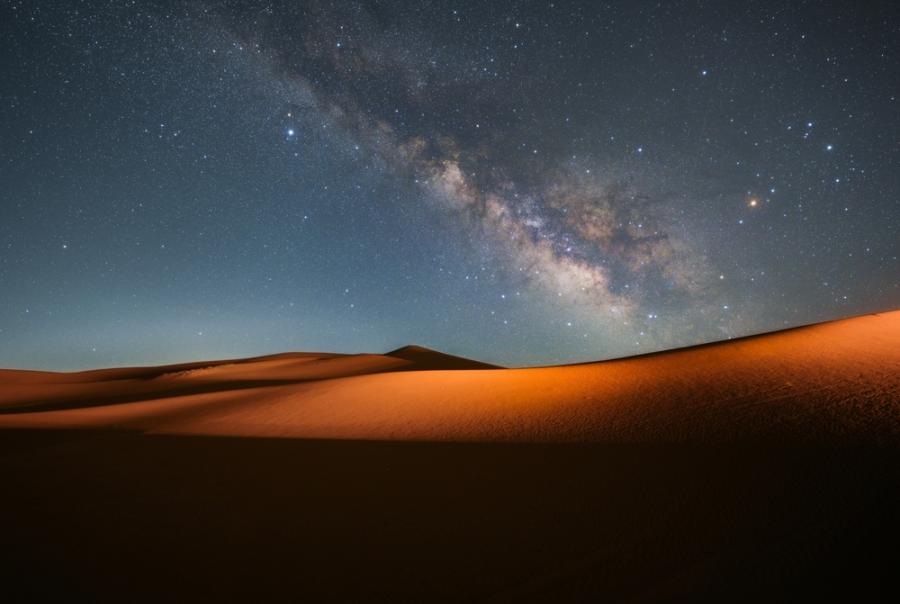 Мистериозното сияние в Млечния път може да е доказателство за наличието на тъмна материя