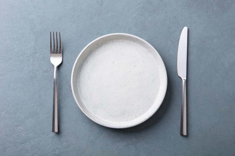 Виц: Келнер, тази чиния е влажна! 