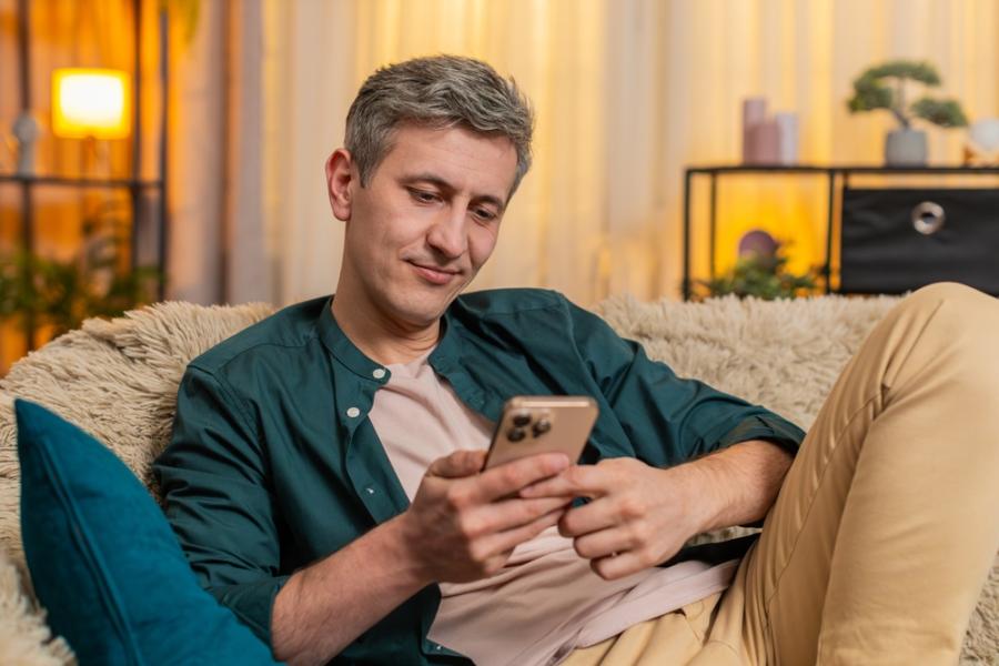 Виц: Търсят тъщата по телефона