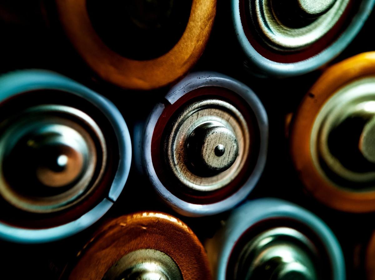 Батериите издържат по-дълго в хладилника: Мит или факт?