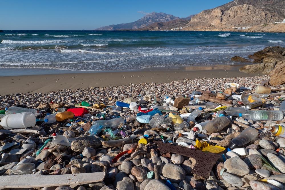 Учени разработват технология за превръщане на пластмасовите отпадъци в горива с помощта на слънчевата енергия