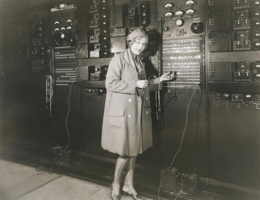 Забравените професии – телефонистки