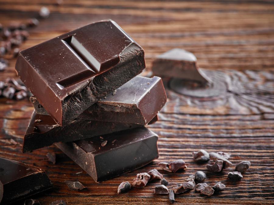 Горчивият шоколад ни засища по-лесно и дори ни пази от хипертония