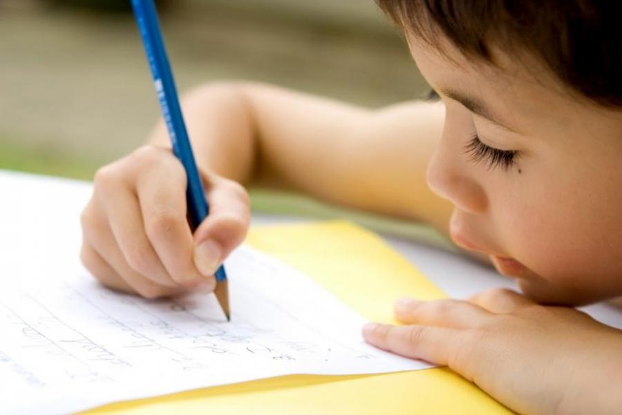 Как да научим децата да държат правилно молива