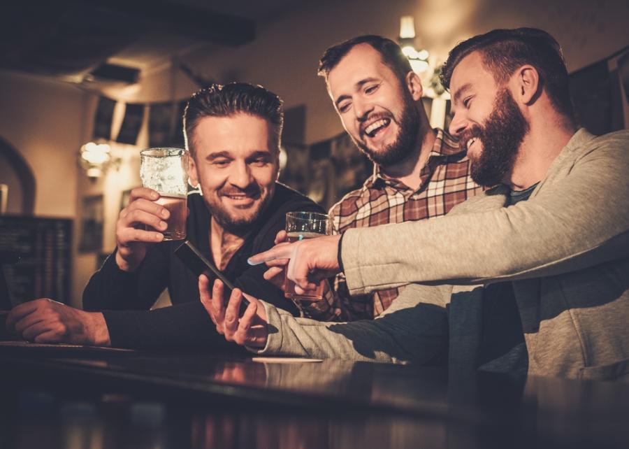 Виц: Пешо се ожени и вече не идва в кръчмата