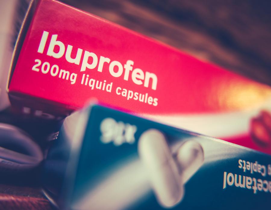 Наистина ли трябва да избягваме ибупрофен, за да лекуваме симптомите на COVID-19? СЗО казва да