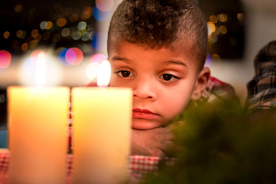 Коледни мечти с изоставените деца на България