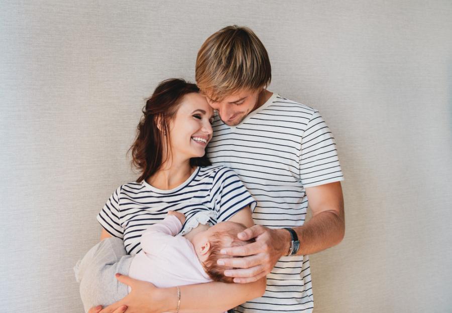 Какво да прави таткото, докато мама кърми