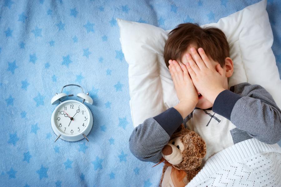 Децата, които не си доспиват, са изложени на по-висок риск от психични проблеми