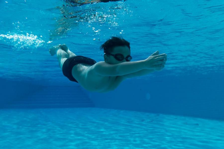 6 неочаквани ползи от плуването за децата