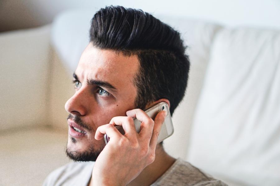 Виц: Ало, скъпа, след работа ще пием бира с приятели